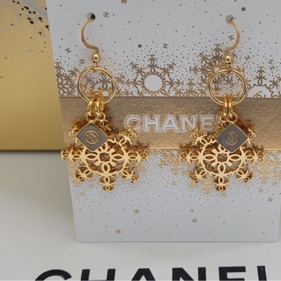 Chanel - Picture 4 of 11